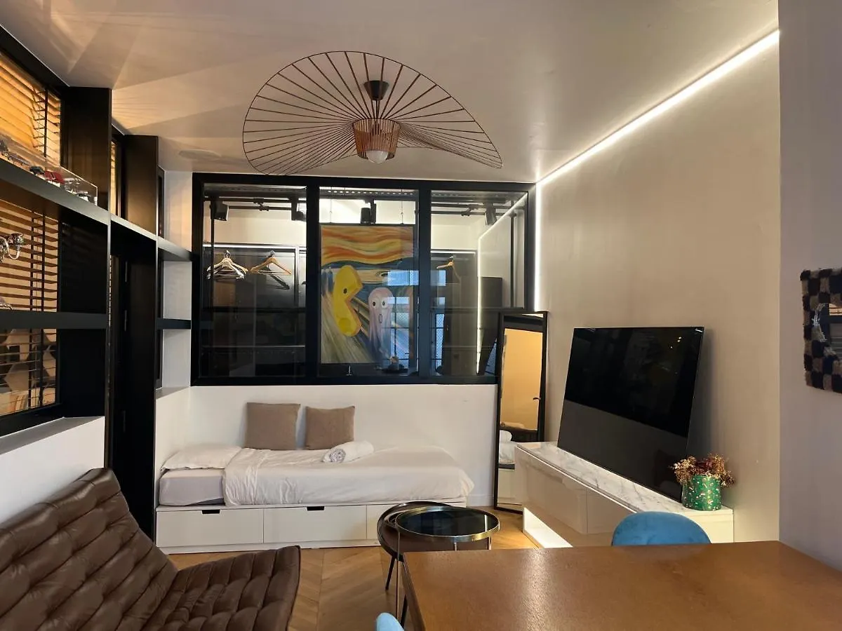 Design Appartment In The Marais Paris