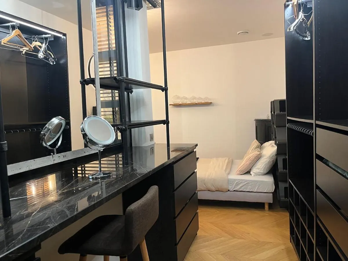 Design Appartment In The Marais Paris Apartment
